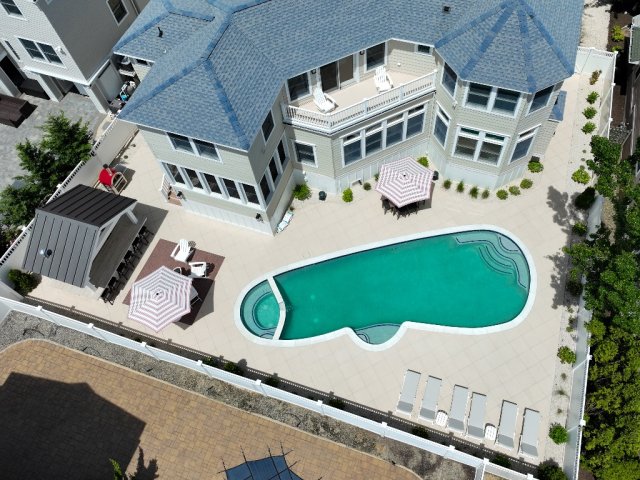 Huge property - large heated pool spa, fire-bowl, NEW outdoor kitchen