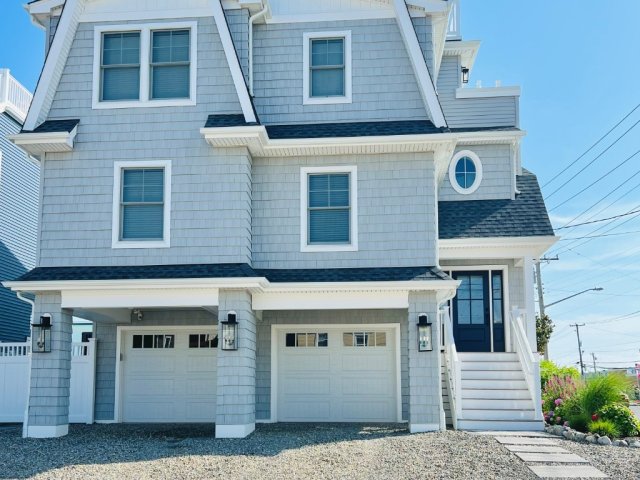 5 Bed, 4.5 Bath Oceanside w Pool & 3 King Bed EnSuites