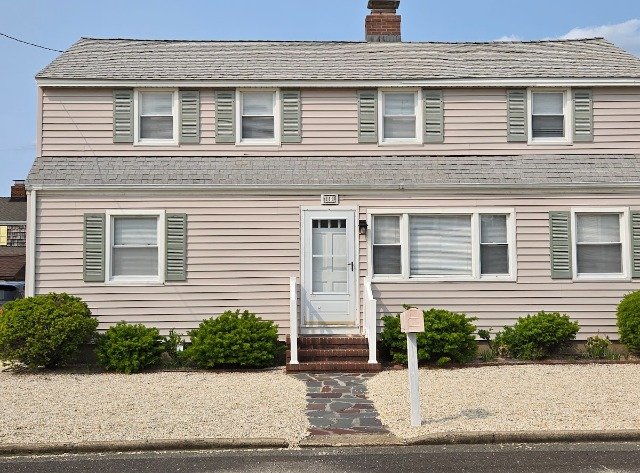 Pet Friendly, 4th house from the beach!