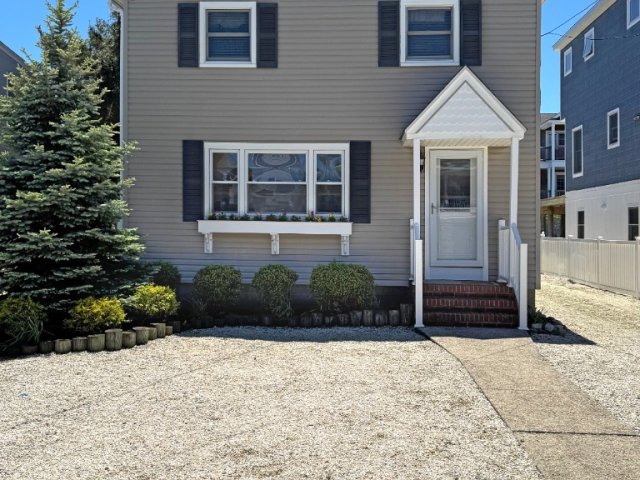 Newly Renovated in LEHYC Area of Beach Haven!