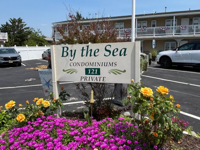Beautiful Oceanblock 2 Bedroom 2 Bath Condo - Steps to Beach!!