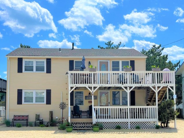 3 Bedrooms or 6 Bedrooms - 9 Houses to Ocean!! 4 houses to Bay Beach!