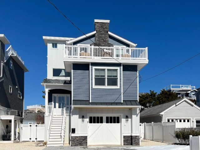 Newly Built Oceanside 5 Bedroom House, 5 Baths (3 full & 2 half), Pool