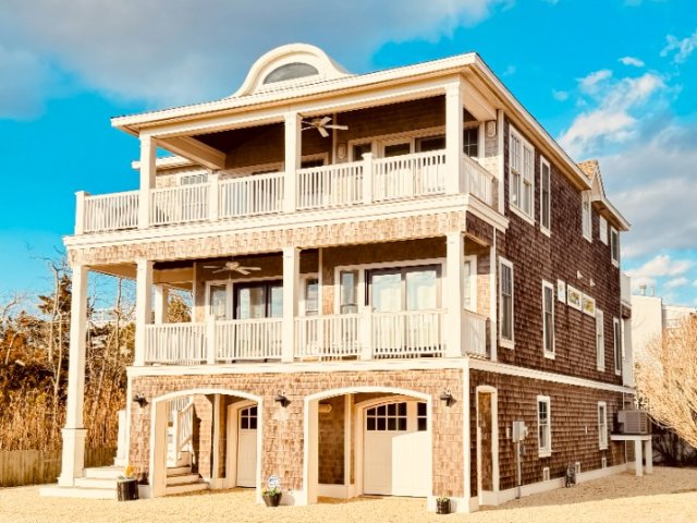 Beautiful Bayside Home with Great Views