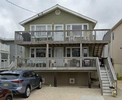 Top Floor, 2nd House from Beach -  Great for Kids