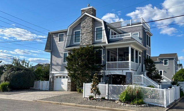 SUNRISE AND SUNSETS, Steps from the Beach, 4 BR, 2.5 Bath +++++