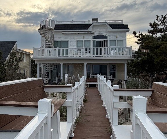 Surf City Oceanfront - ONLY $1000 per Night - Next Week Only.