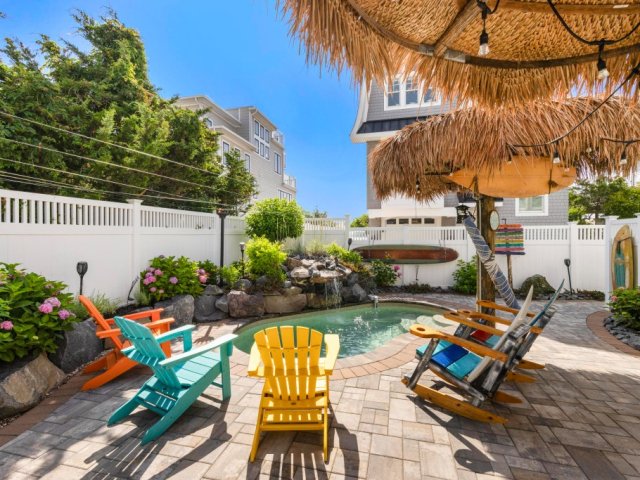 NORTH END-1 Off Beach,Ocean Views,Heated Pool,Fire,Tiki,Bikes,LOCATION