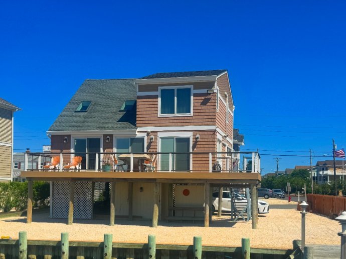 REDUCED! Private Bayfront Retreat – Large deck, dock, panoramic views