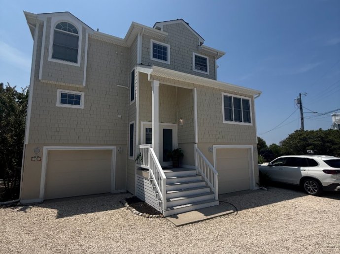 Bayside North Beach Open Concept Home - Just 7 houses to beach!